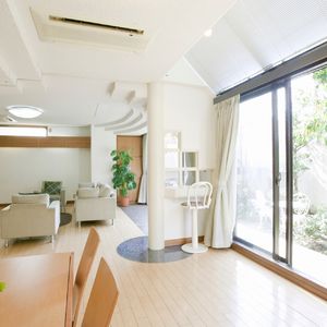 紫外線をカットする効果を持つ高品質なフィルムも取り揃えております