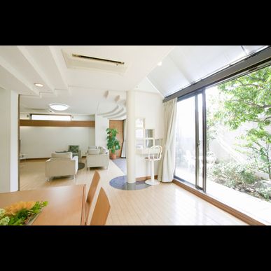 紫外線をカットする効果を持つ高品質なフィルムも取り揃えております