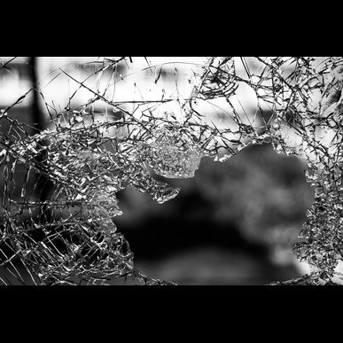 春フィルム工房では地震対策に飛散防止用のフィルムもご用意しております